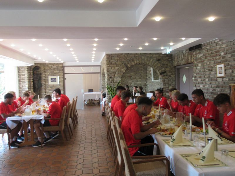 restaurant-1-team.jpg
