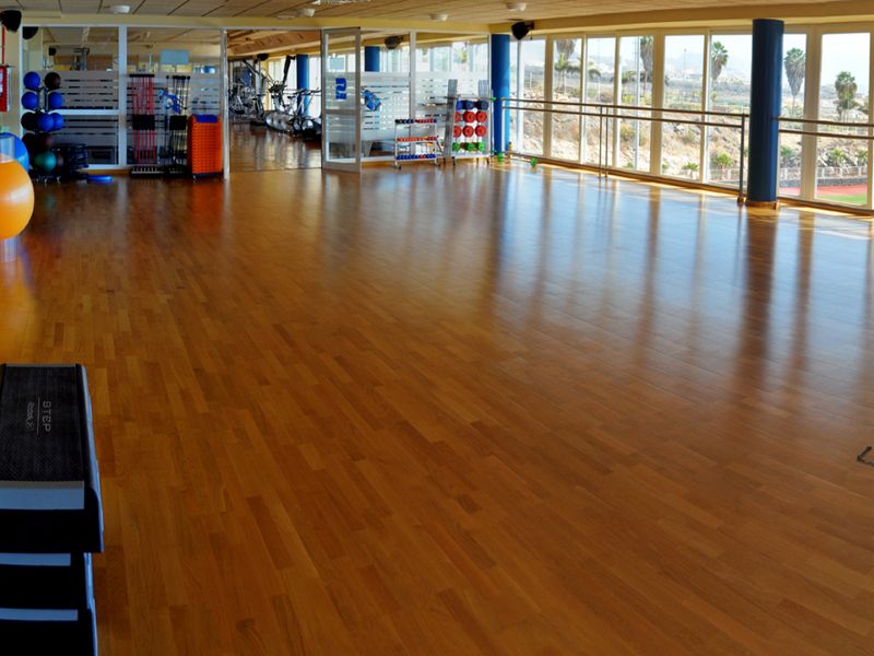 group-exercise-room-of-the-indoor-gym-of-tenerife-top-training--ideal-for-functional-fitness-.jpg